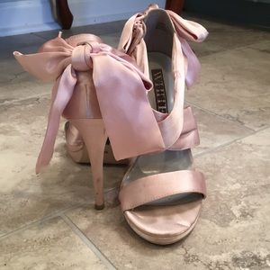 Vera Wang White blush pink heels